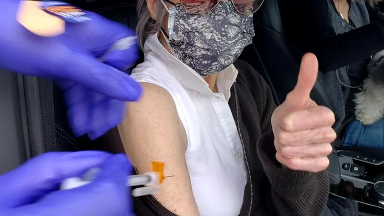 Jane Fonda s-a vaccinat împotriva coronavirusului. Actriţa de 83 de ani, fericită că înţepătura nu este dureroasă