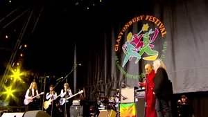 Dalai Lama, superstar la Festivalul Glastonbury 2015 - VIDEO