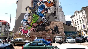 REPORTAJ: Pictură a Sfântului Gheorghe pe o clădire din Bucureşti - de la 