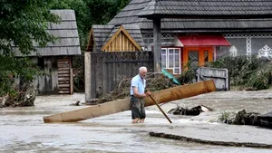 Covasna: Aproximativ 300 de gospodării şi o sută de locuinţe, afectate de inundaţii - VIDEO