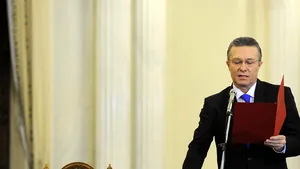 Cristian Diaconescu a depus jurământul de învestitură în funcţia de ministru de Externe. Băsescu: Politica externă a României nu se schimbă odată cu miniştrii