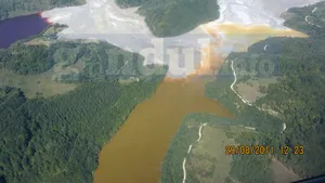 Băsescu: Voi cere investitorilor să bea apă de la Roşia Montană pentru a arăta că nu e toxică. Cum arată zona fotografiată din elicopter de preşedinte - FOTO