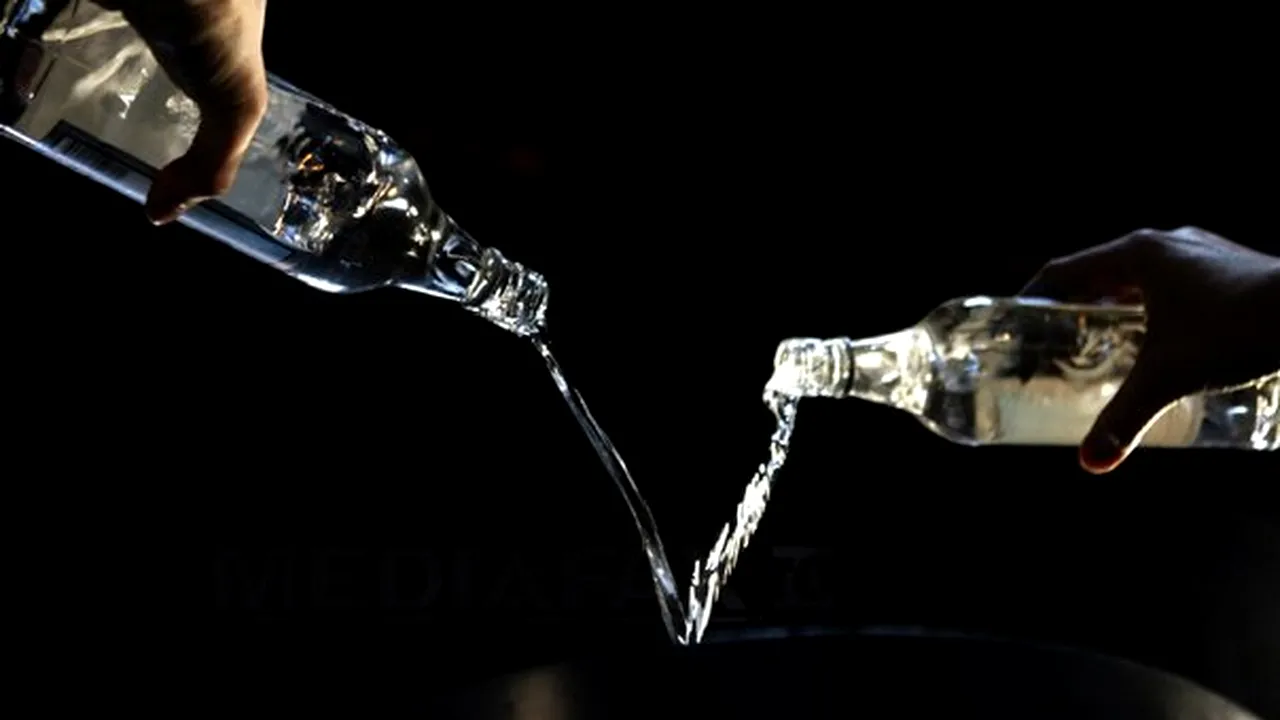 Copiii sunt de două ori mai predispuşi să consume alcool dacă îşi văd părinţii făcând asta regulat
