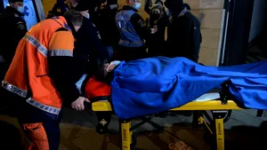 COMENTARIU Sorin Avram | A fost nevoie să fie evacuaţi oameni din spital ca să… Ca să ce, domnule Iohannis?