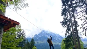 Parc de aventură amenajat într-o pădure de lângă oraşul Galaţi