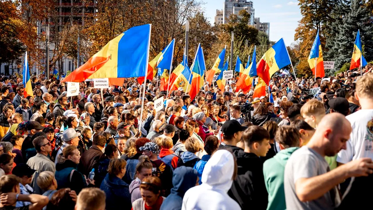 Protest masiv în Moldova. Mii de persoane au cerut demisia guvernului pro-occidental pe fondul crizei energetice