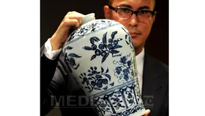 Record mondial de preţ: Un vas de porţelan Ming, vândut cu 16,33 milioane de euro