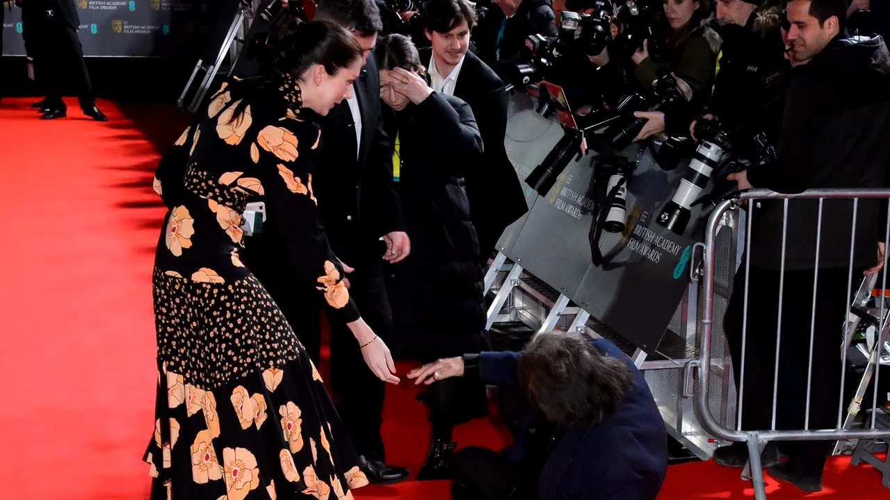 FOTO. Momente amuzante cu Al Pacino, pe covorul roşu BAFTA 2020. Cum şi-a făcut intrarea actorul 