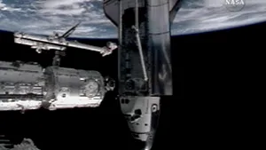Endeavour s-a conectat la Staţia Spaţială Internaţională