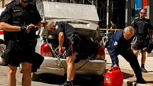 Şoferul unei maşini în care se aflau arme a fost arestat la Toronto - FOTO