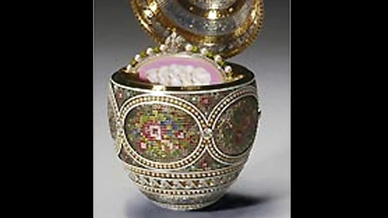 Un ou Fabergé încrustat cu diamante şi rubine, vedeta unei expoziţii regale, în Scoţia