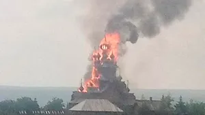 Incendiu la o mănăstire construită în anul 1526, în regiunea Doneţk. Ruşii şi ucrainenii se acuză reciproc