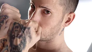 Faţa bărbaţilor s-a întărit împotriva loviturilor cu pumnul, de-a lungul evoluţiei