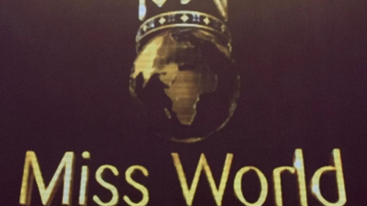 Natalia Oneţ va reprezenta România la Miss World 2015, din China - FOTO