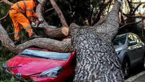 Furtuni apocaliptice în Franţa, Grecia şi Italia. Cel puţin nouă oameni au murit. FOTO