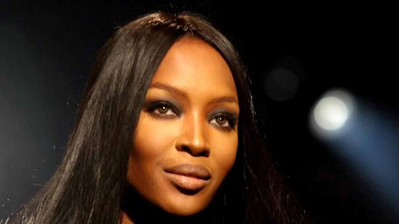 Naomi Campbell, jefuită şi agresată la Paris. Top-modelul se deplasează într-un scaun cu rotile - FOTO