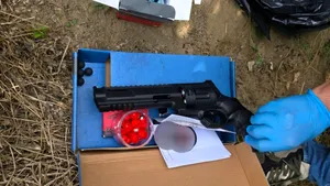 Tânăr din Galați, reținut după ce a împușcat un bărbat cu un pistol airsfot