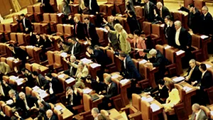 Deputaţii au decis să menţină forma iniţială a legii caselor naţionalizate
