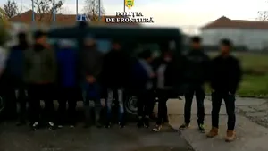 VIDEO: 11 migranţi, într-un imobil în construcţie din Bihor, alţi 9 încercau să treacă ilegal Vama Nădlac