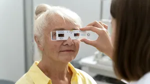 O femeie de 82 de ani și-a recăpătat vederea cu ajutorul inteligenței artificiale. Rezultatul i-a uimit pe medici