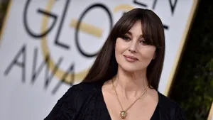 IMAGINILE ZILEI Monica Bellucci, SĂRUT PASIONAL la Festivalul de Film de la Cannes 