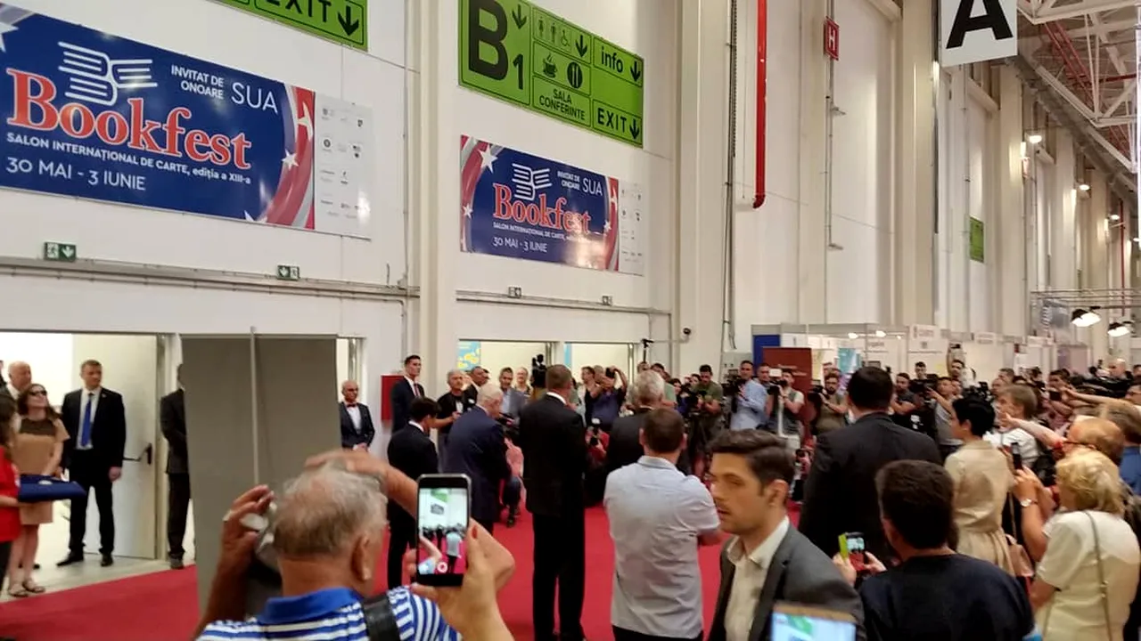 BOOKFEST 2018 | Cum a fost în prima zi la Salonul Internaţional de Carte: Este foarte important să faci dreapta atunci când depăşeşti poarta de acces, altfel ajungi la Expo Funerare