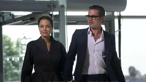 Angelina Jolie divorţează de Brad Pitt după 12 ani de relaţie şi cere custodia copiilor. Brad Pitt: 