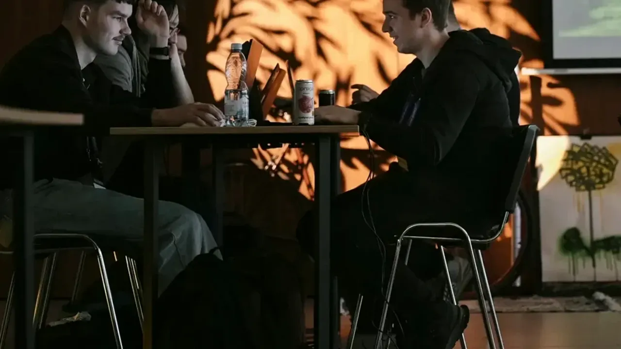 Sistemul militar DOT-Chain, testat de hackeri și inteligența artificială la forumul de la Kiev