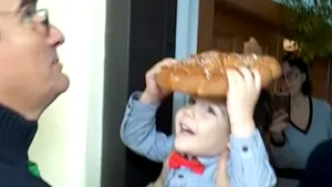 Obiceiuri şi tradiţii de Anul Nou. În Oltenia, copiii merg cu Sorcova la „moaşă” să fie daţi „la grindă”