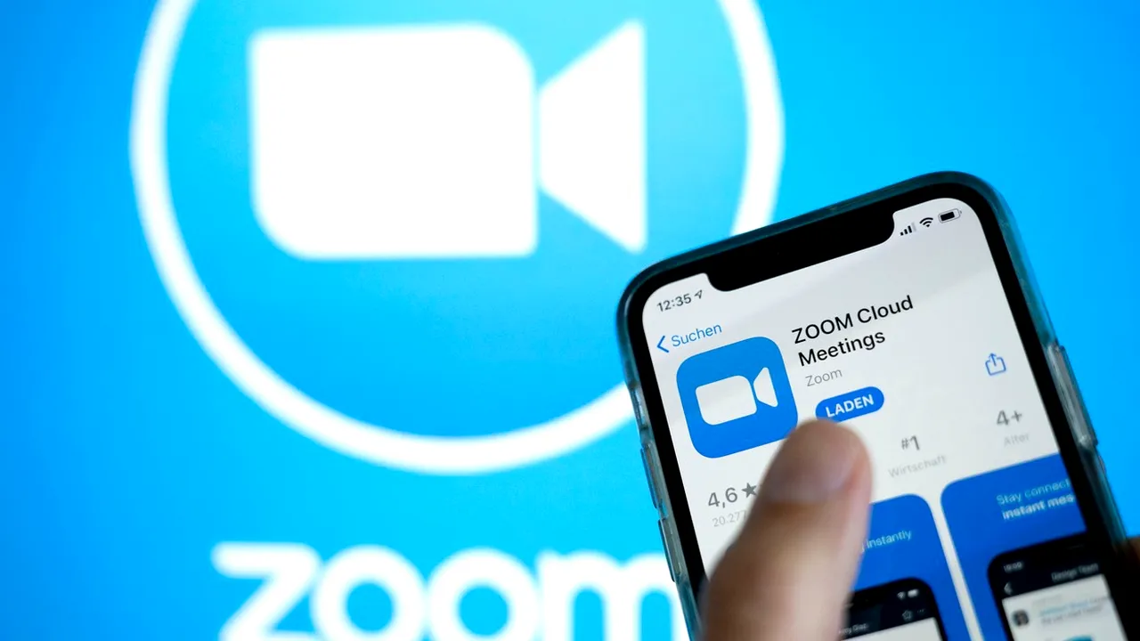 FOTO Zoom-ul devine un fel de LiveJasmine: 3 „spectacole” nedorite din timpul videoconferinţelor