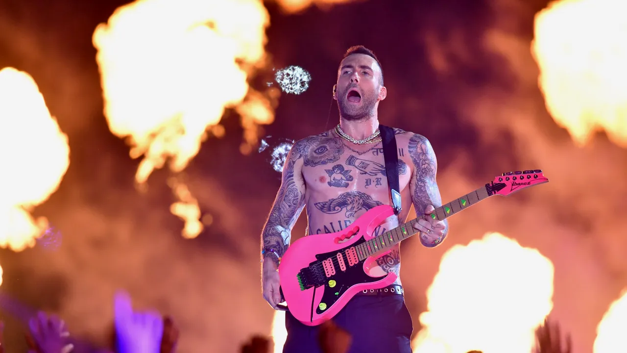 Super Bowl 2019. Recitalul trupei Maroon 5, dezamăgitor: un Adam Levine sexy, hituri corecte, dar fără surprize