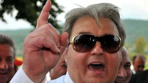 C.V.Tudor ameninţă cu acţiuni în instanţă ANI şi publicaţia Kamikaze