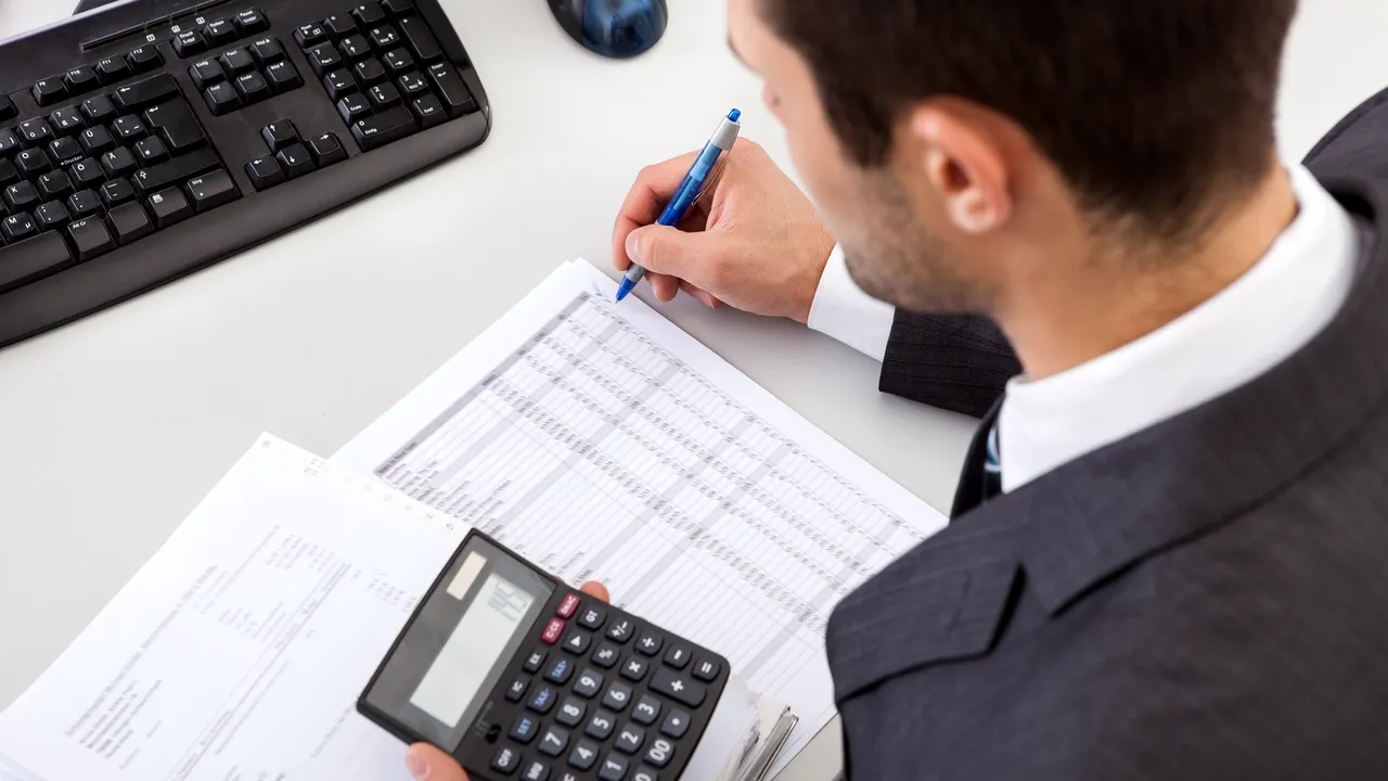 INS: Salariul mediu pe economie a crescut în decembrie la 2.629 de lei