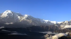 Patru alpinişti vor încerca să urce pe Vârful Annapurna, în prima expediţie sută la sută românească