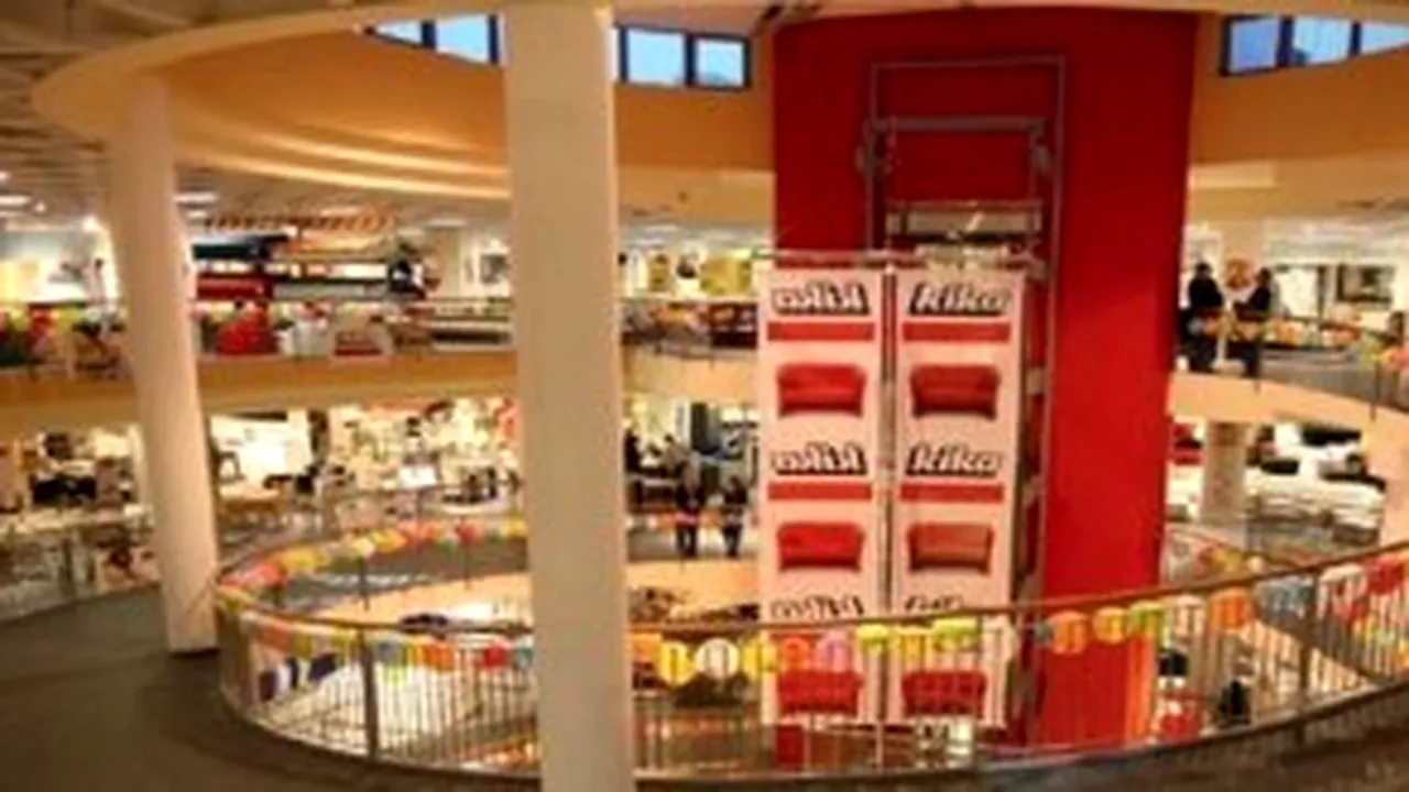 În toiul crizei, kika se laudă cu 