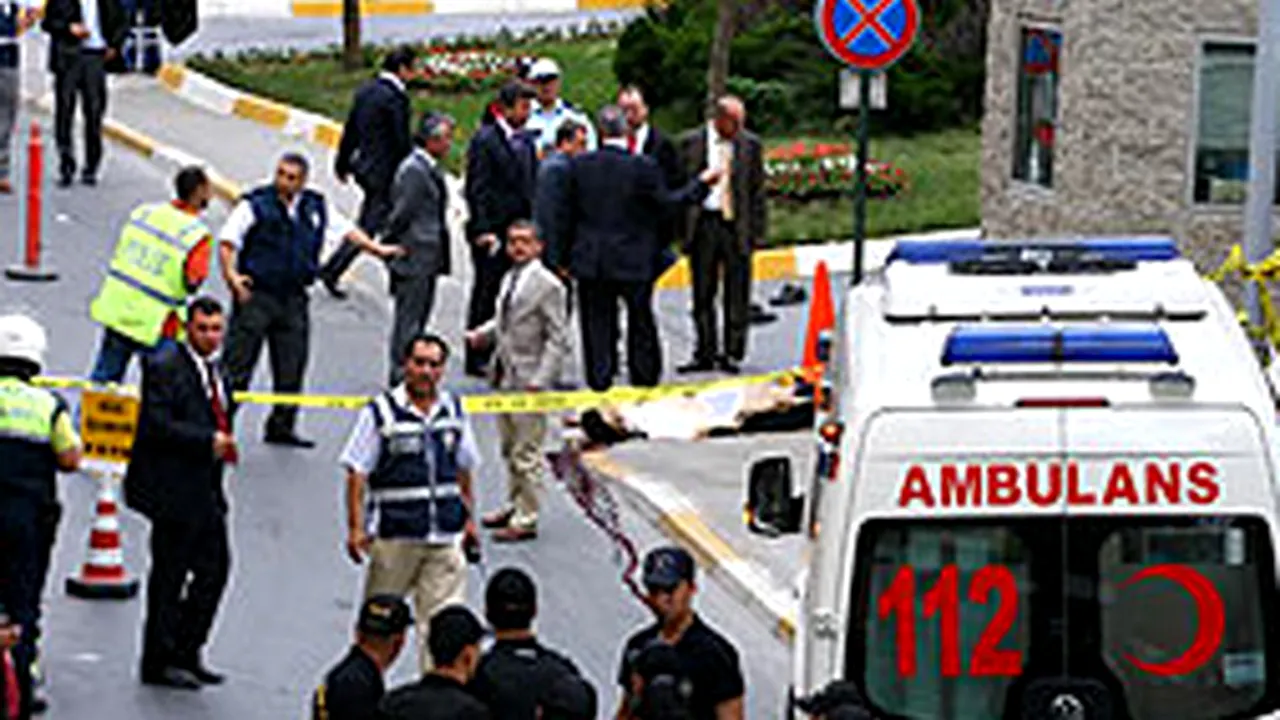 Şase morţi într-un atac armat comis la Istanbul