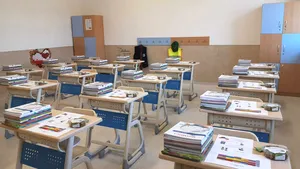 „Ronţăie smart! Mănâncă sănătos! ”-  program în şcoala smart din Ciugud. Elevii găsesc nuci pe bănci