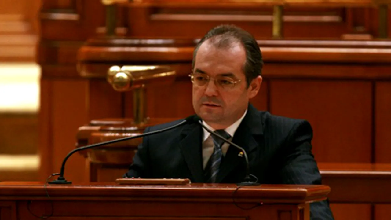 Boc: România suferă de obezitate birocratică şi risipă