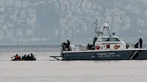 Paza de coastă elenă salvează sute de migranți în Marea Mediterană