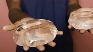Salvată de la moarte de silicoane
