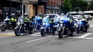 Zeci de poliţişti dintr-un stat american demisionează din cauza obligaţiei de vaccinare anti-Covid