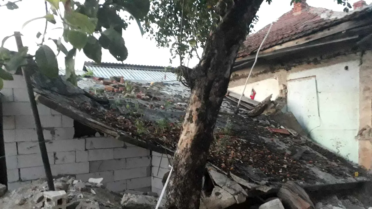 Un tânăr din Gorj a murit strivit de tavanul unei case unde lucra