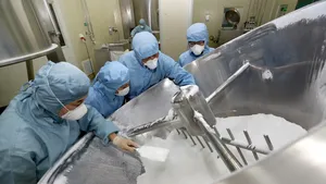 Clorochina, medicament salvator sau accelerator al epidemiei? Medicii se împart în tabere adverse. „E lipsit de etică să aştepţi”