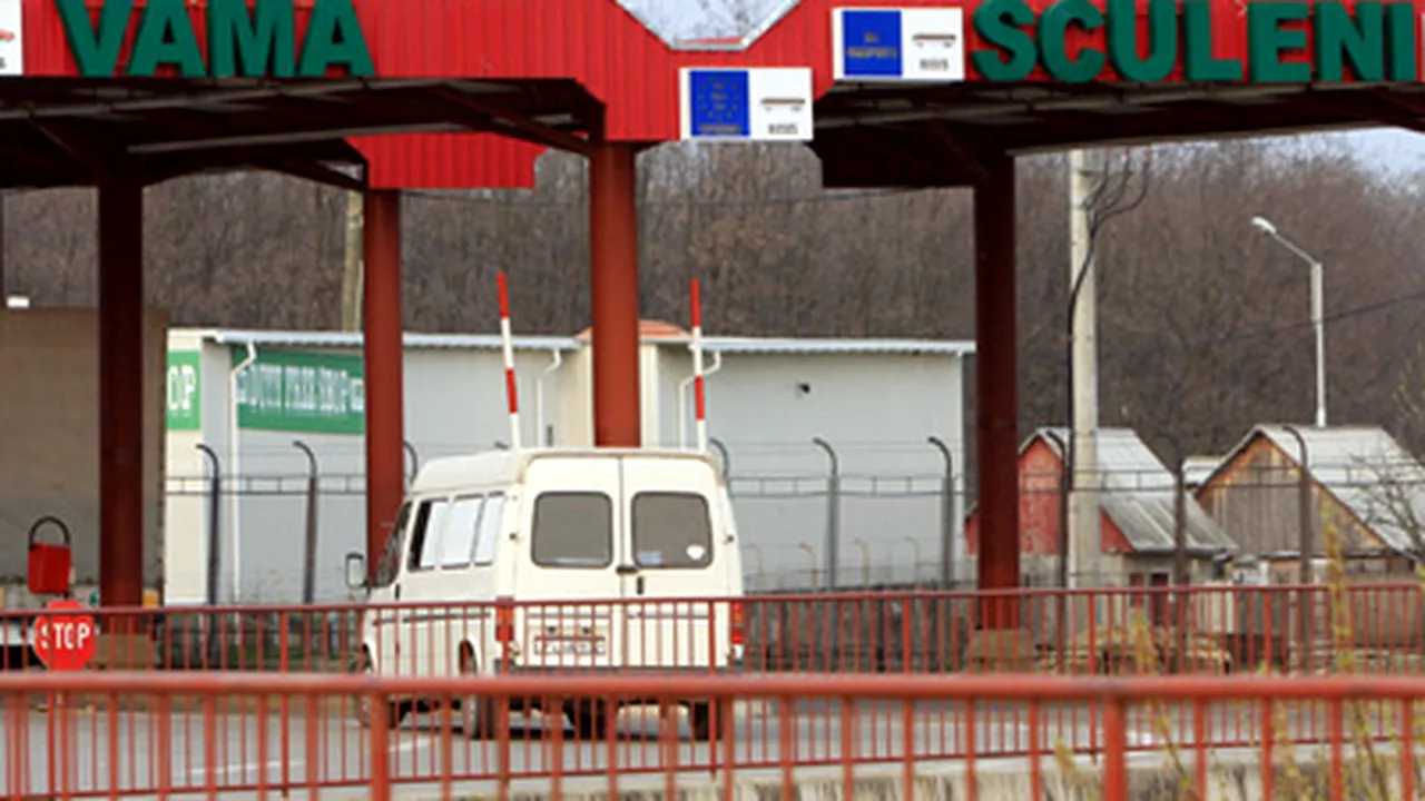 Liderii coaliţiei de la Chişinău promit eliminarea vizelor pentru români