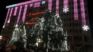 Peste un milion de beculeţe au fost aprinse în Ploieşti pentru sărbătorile de iarnă | FOTO, VIDEO