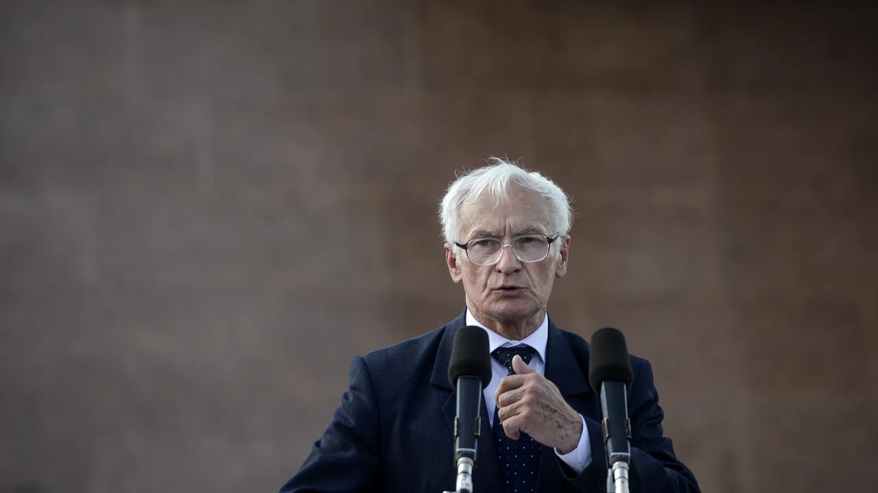 Reprezentant Special al Guvernului, reacţie la demiterea lui Octav Bjoza: Relativizarea Holocaustului, incompatibilă cu poziţia de demnitar