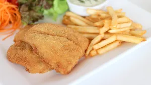 O afacere de succes. Un restaurant care oferă doar pește și cartofi prăjiți rezistă de 131 de ani, la intrare este coadă