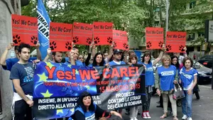 Protest în faţa Ambasadei României din Roma faţă de eutanasierea maidanezilor