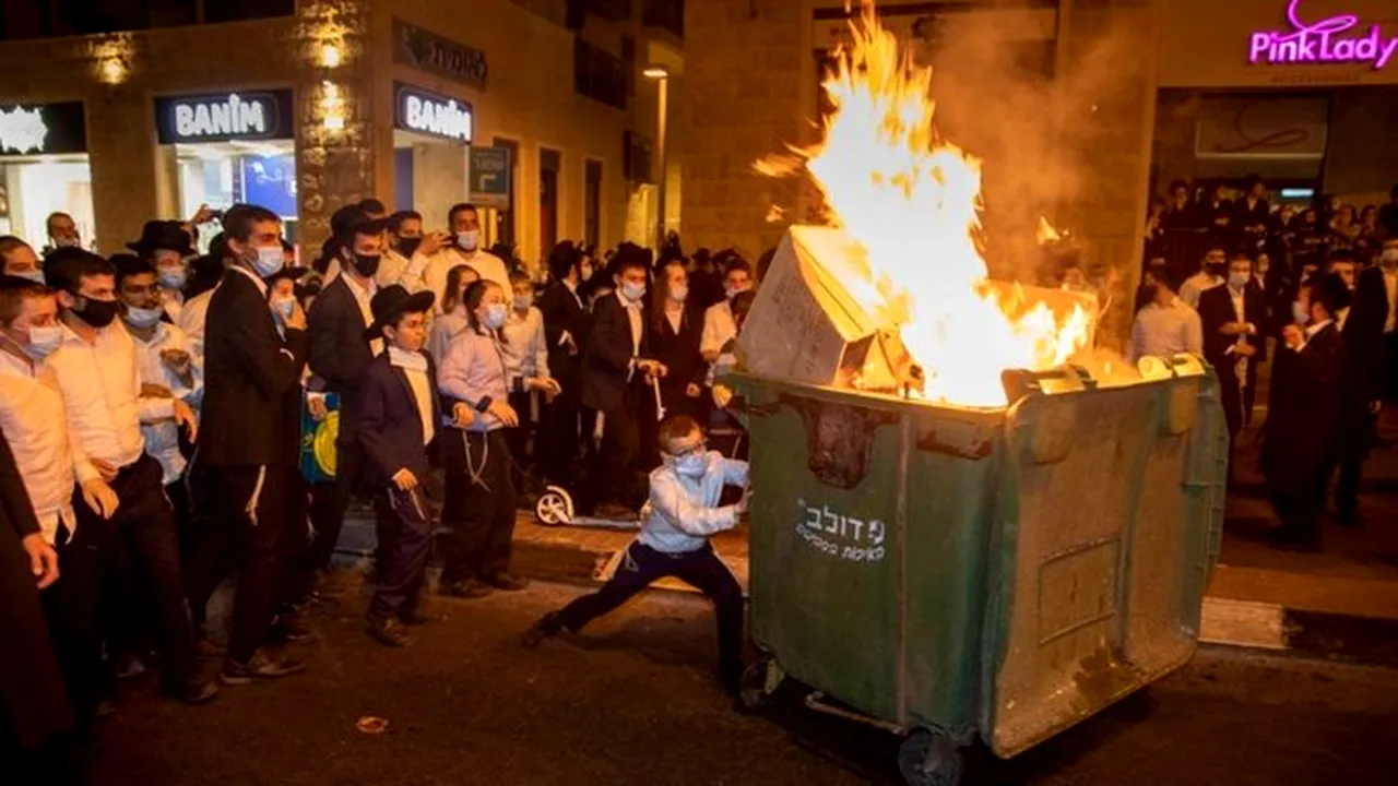 VIDEO Proteste violente în Israel, ţara model. Comunităţile ultra-religioase au deschis şcolile contrar hotărârii guvernului
