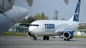 Aproape 1.000 de angajaţi Tarom sunt de azi în şomaj tehnic. Ce salarii au ajuns să primească piloţii